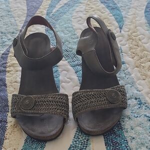 Taos Footwear Gray Braided Front Ankle Strap Sandals